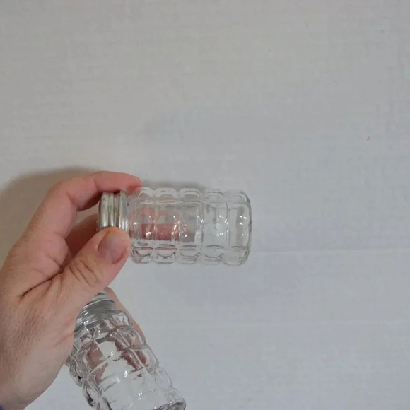 Vtg Anchor  Hocking S&P Shakers - Picture 6 of 7